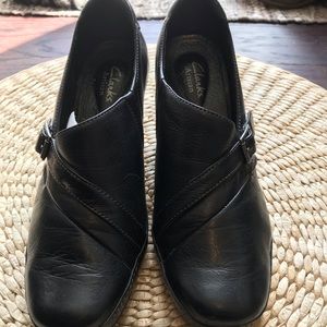 Clark’s Artisan Black Leather Comfort Pumps